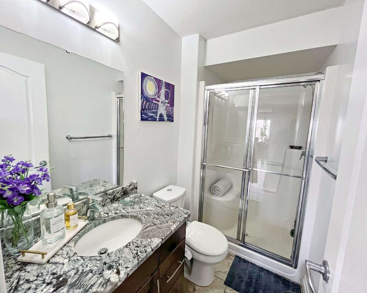 5-Bed Home, Suite, Garage & Green-Space Views
