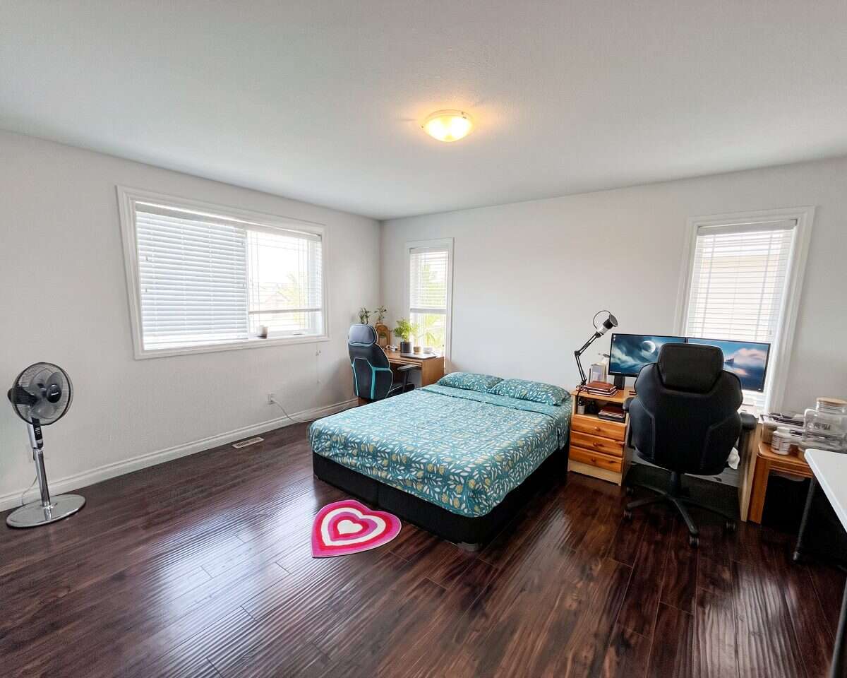 5-Bed Home, Suite, Garage & Green-Space Views