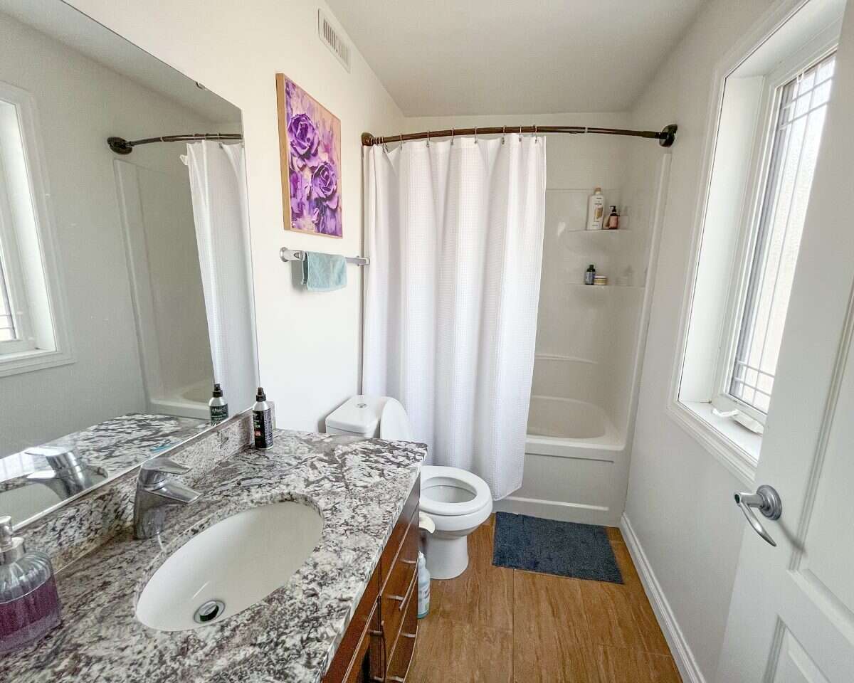5-Bed Home, Suite, Garage & Green-Space Views