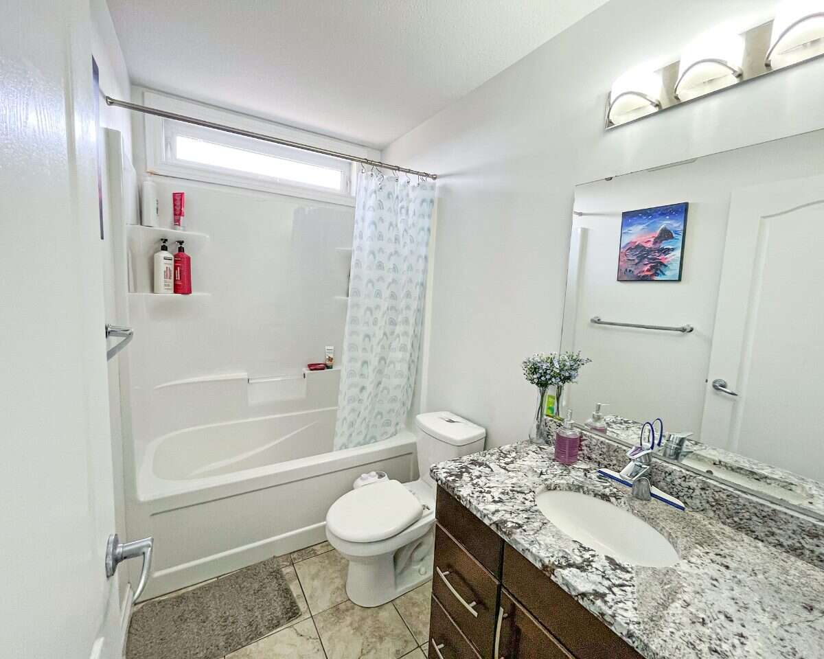 5-Bed Home, Suite, Garage & Green-Space Views