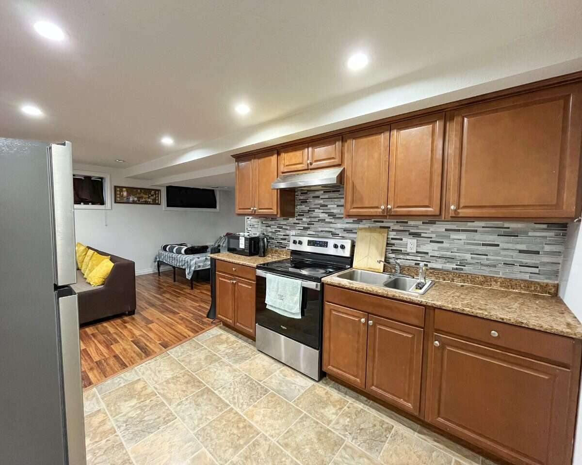5-Bed Home, Suite, Garage & Green-Space Views
