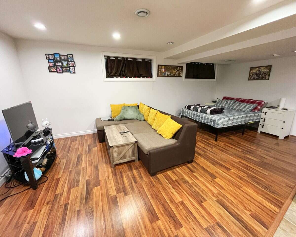 5-Bed Home, Suite, Garage & Green-Space Views