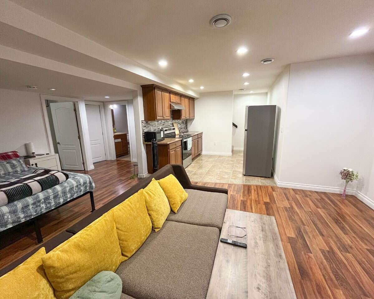 5-Bed Home, Suite, Garage & Green-Space Views