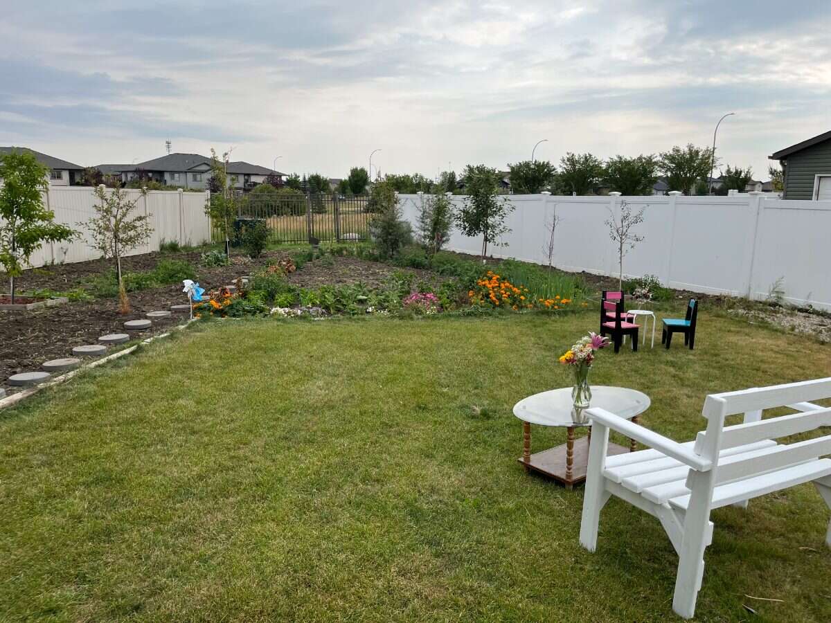 5-Bed Home, Suite, Garage & Green-Space Views