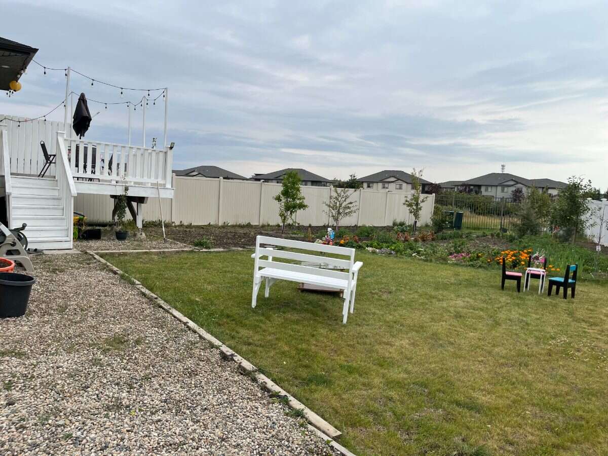 5-Bed Home, Suite, Garage & Green-Space Views