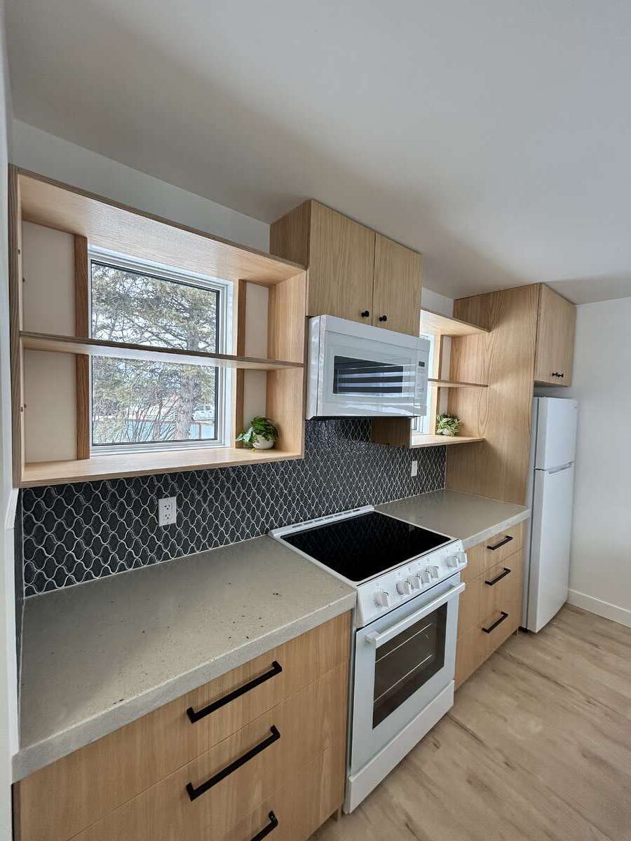 Yes there is a dishwasher