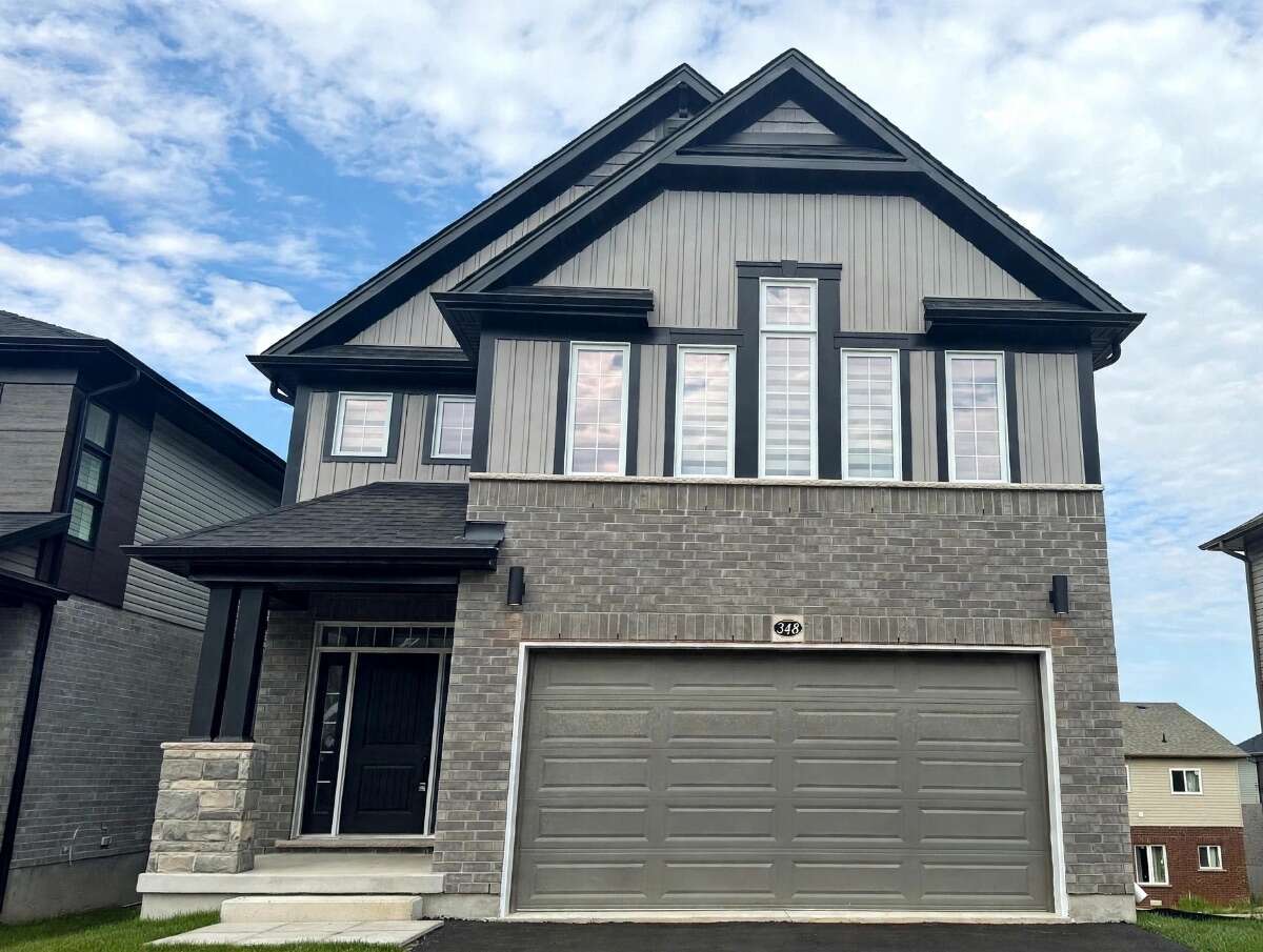 UPPER 348 Canada Plum Street