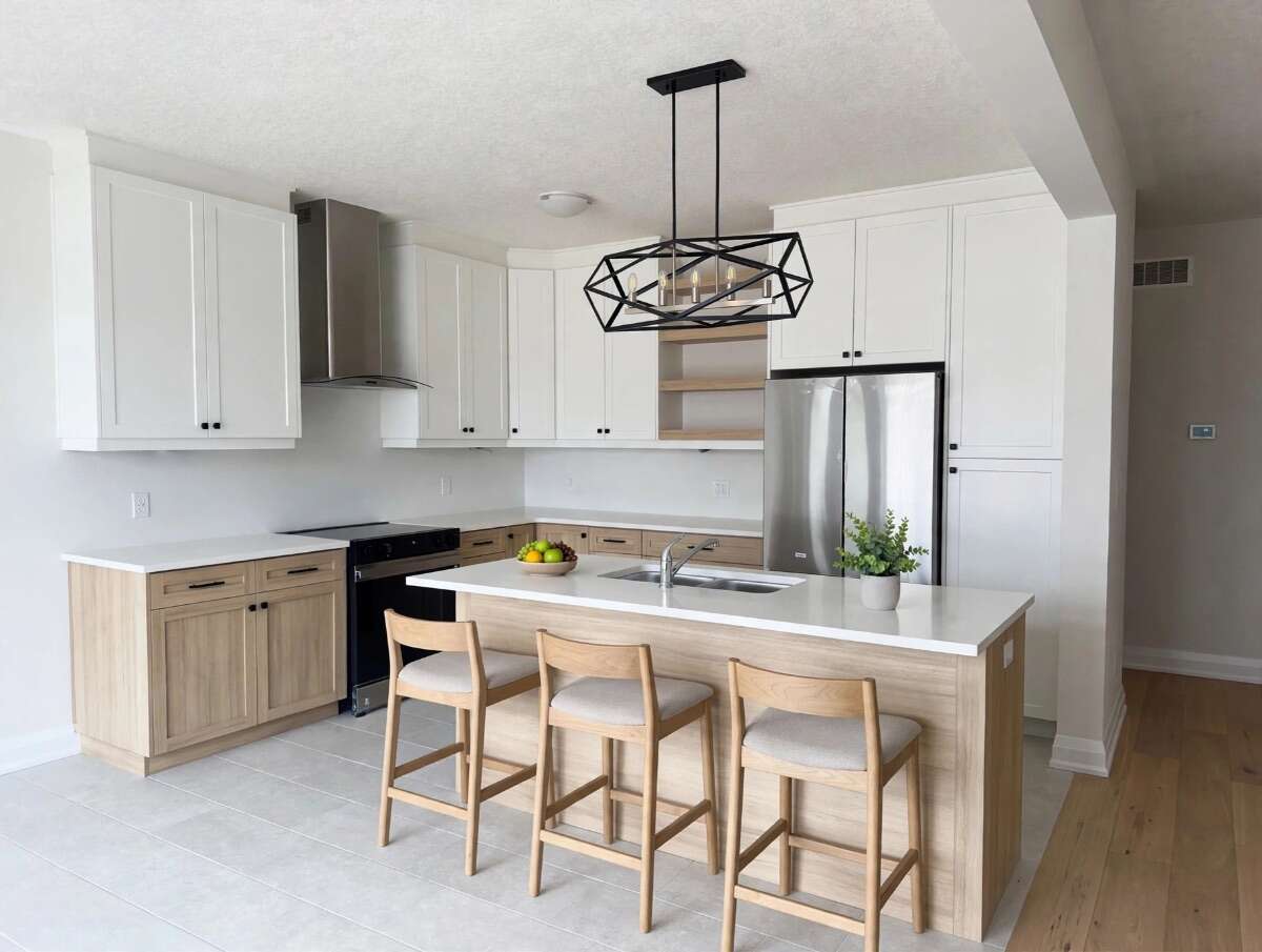 Executive 4-BR Detached Family Home in Vista Hills