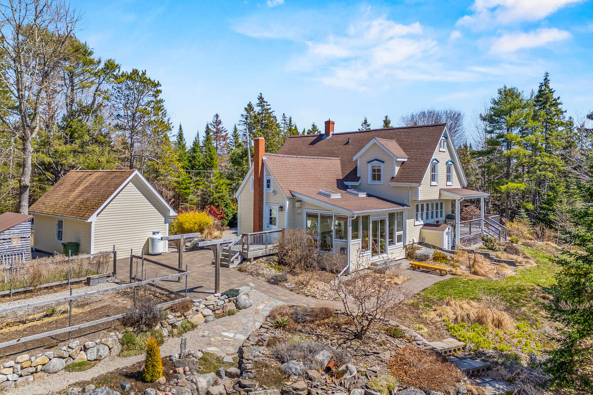 East Coast Living in the heart of Hubbards