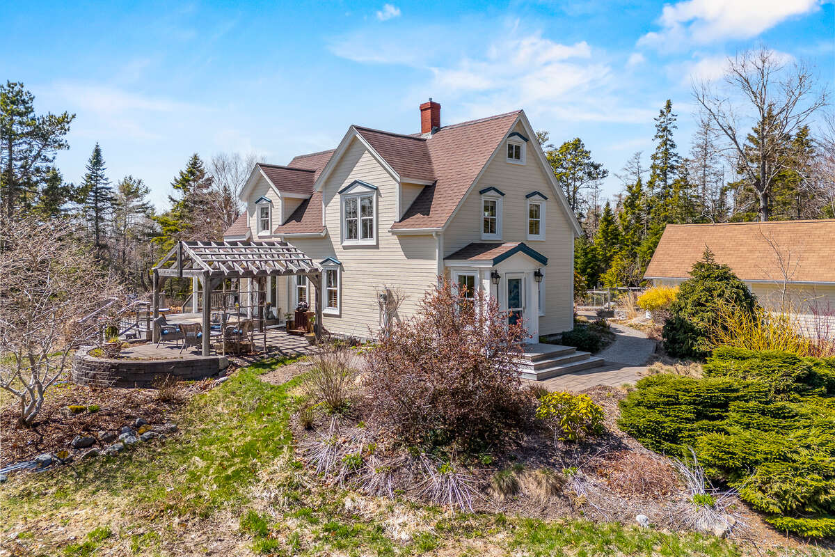 East Coast Living in the heart of Hubbards