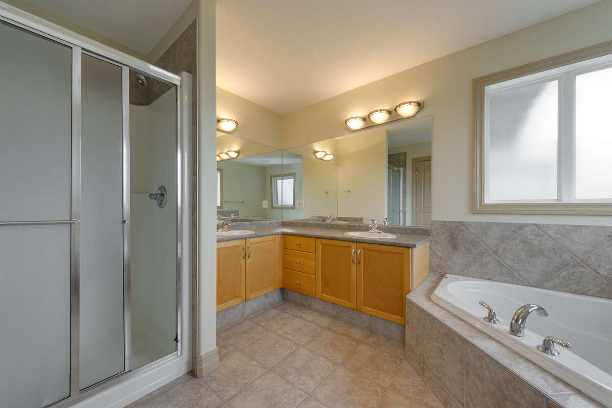 Primary Ensuite with Jacuzzi