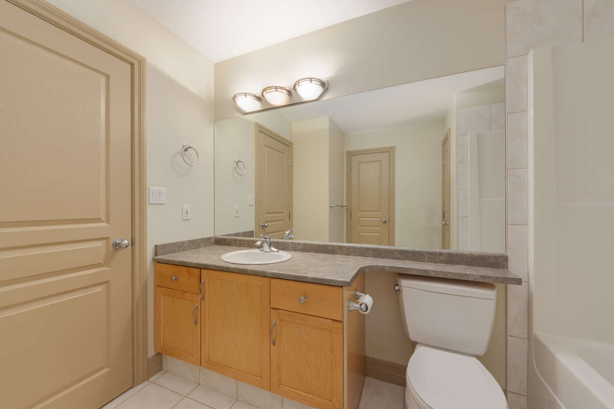 2nd Bathroom on the upper floor