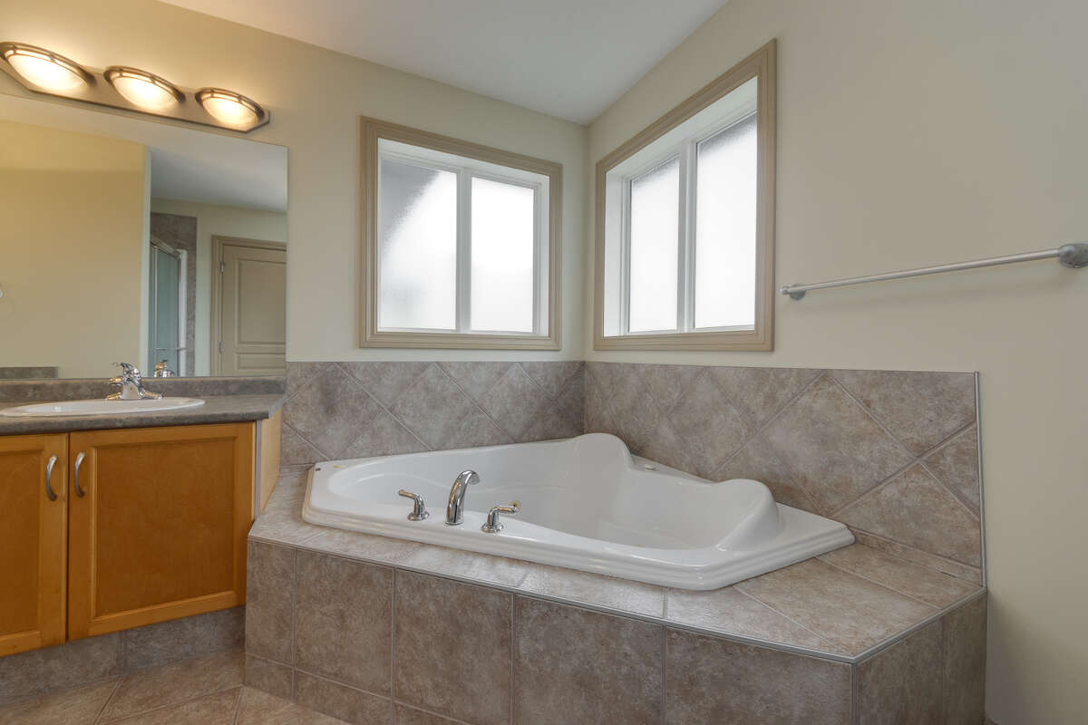 Primary Ensuite with Jacuzzi