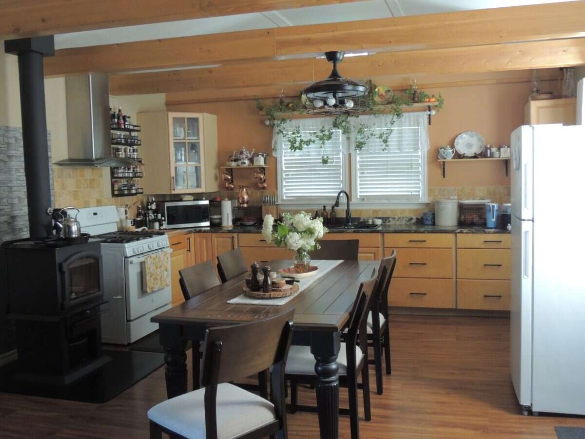 Charming Year-Round Off-Grid Home