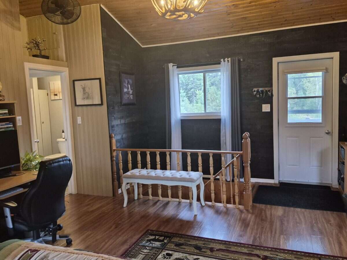 Charming Year-Round Off-Grid Home