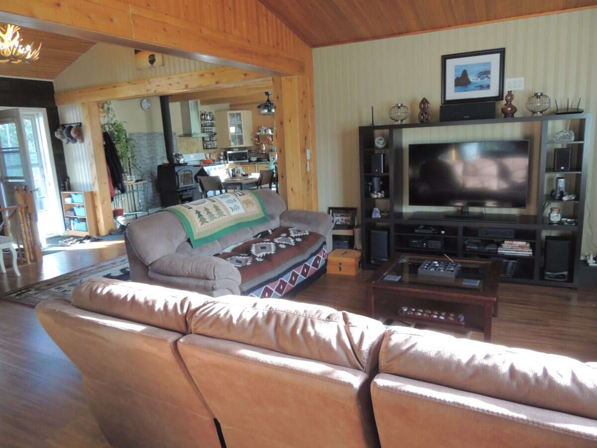Charming Year-Round Off-Grid Home