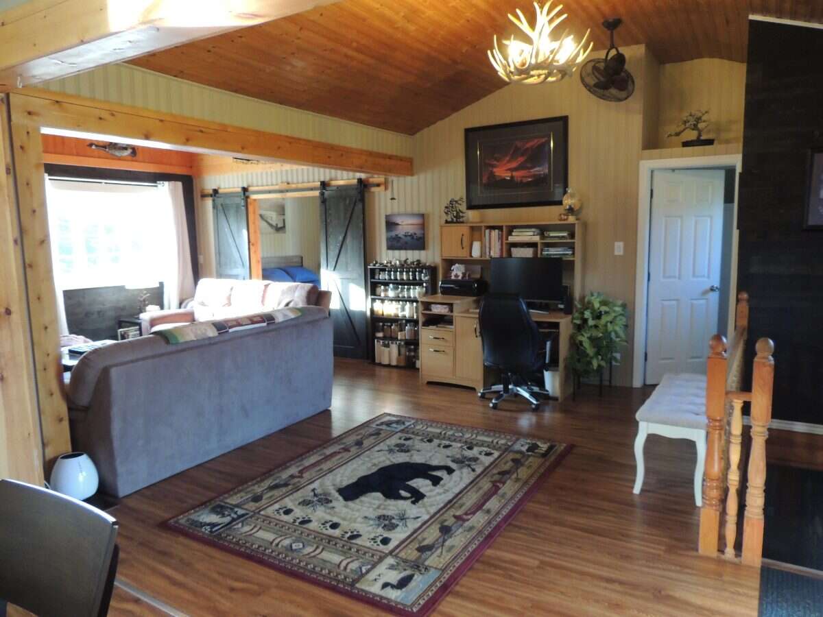 Charming Year-Round Off-Grid Home
