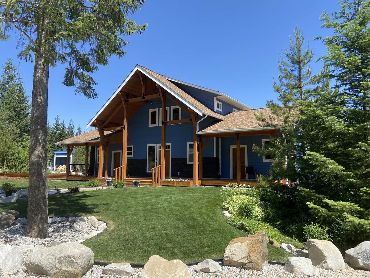 Acreage / House / Land with Building(s) / Revenue Property For Sale in Salmon Arm, BC - 4 bed, 4.5 bath
