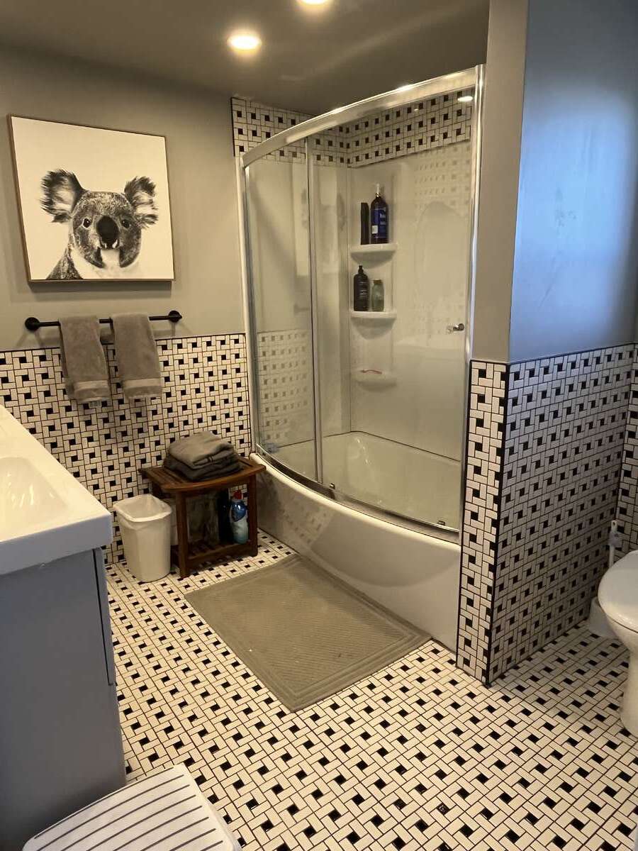 Ensuite bathroom up satirs suite