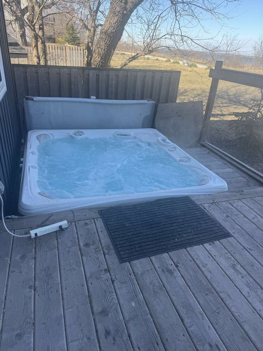 Salt water hot tub