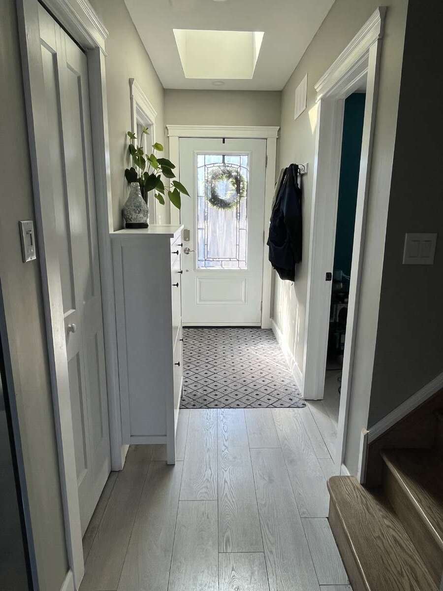 Light and bright entrance