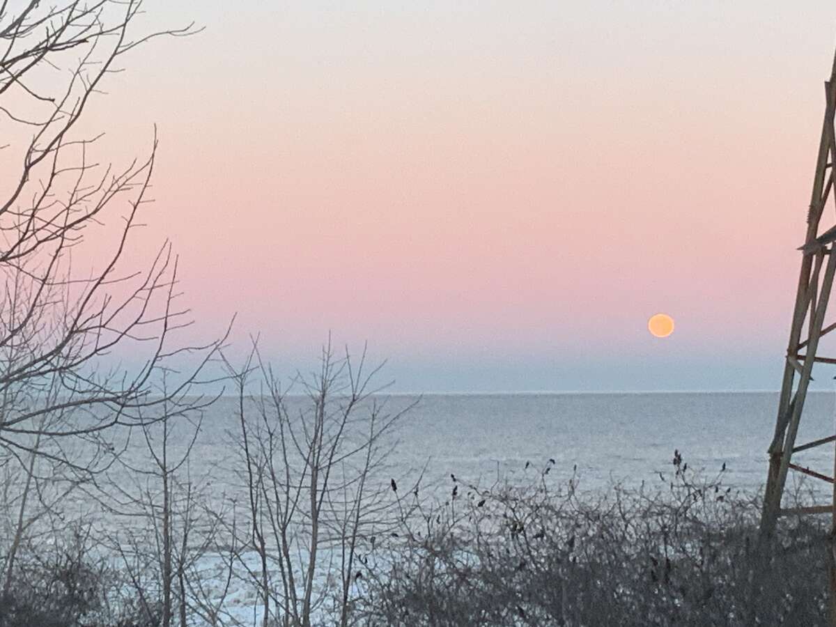 see moonlight on Lake Ontario up close