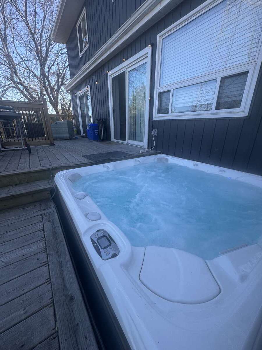 Salt water hot tub