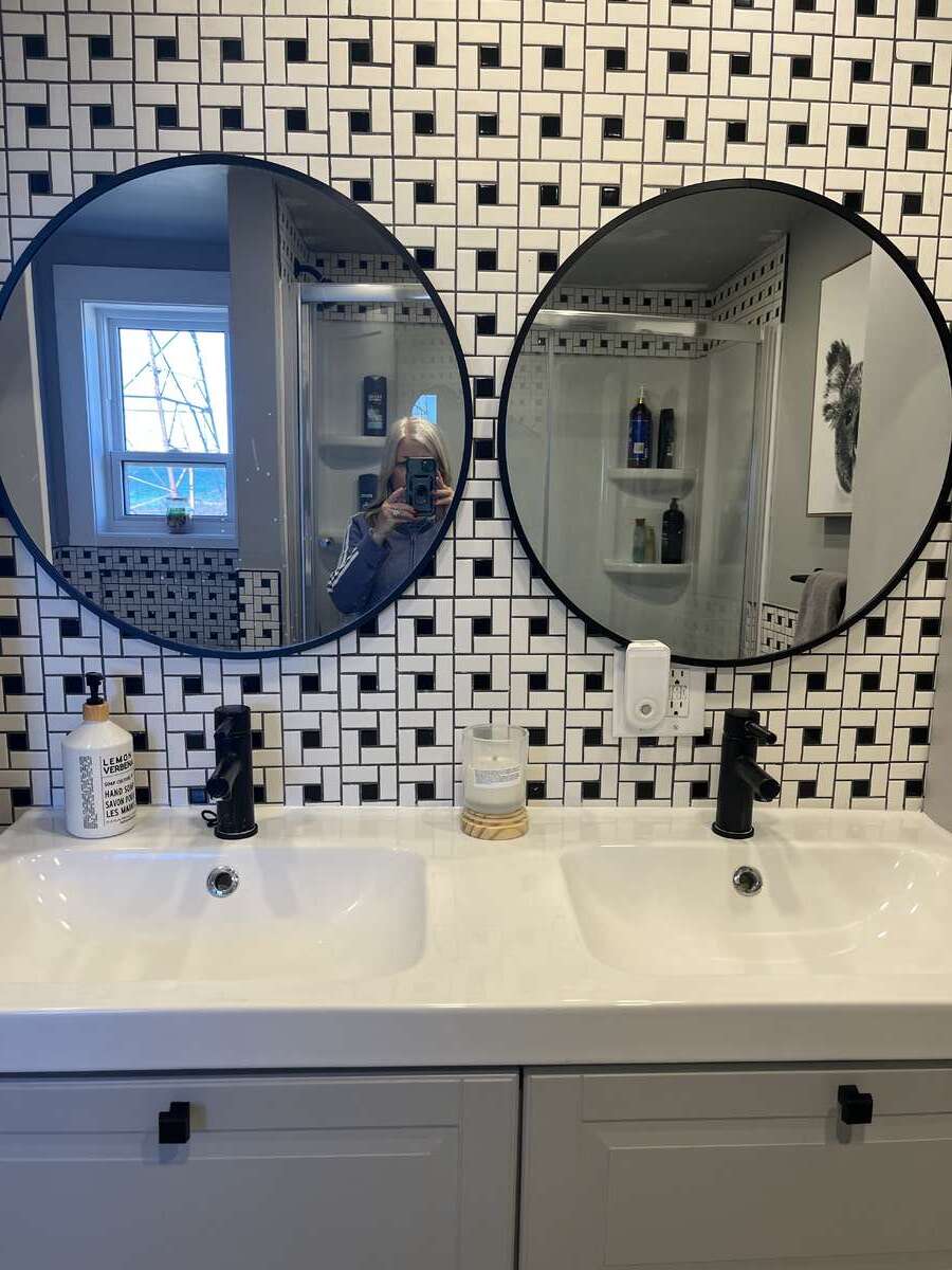 Ensuite bathroom up satirs suite