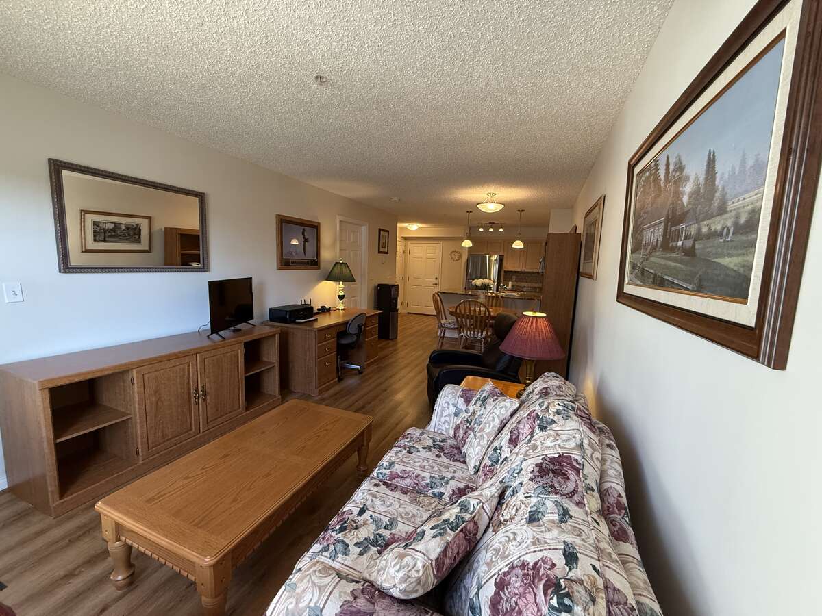 Spacious 1 Bedroom Condo, Amazing Location