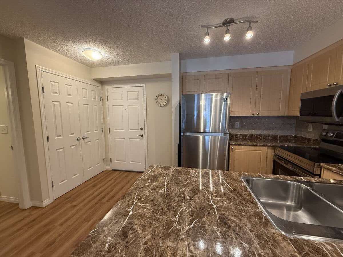 Spacious 1 Bedroom Condo, Amazing Location