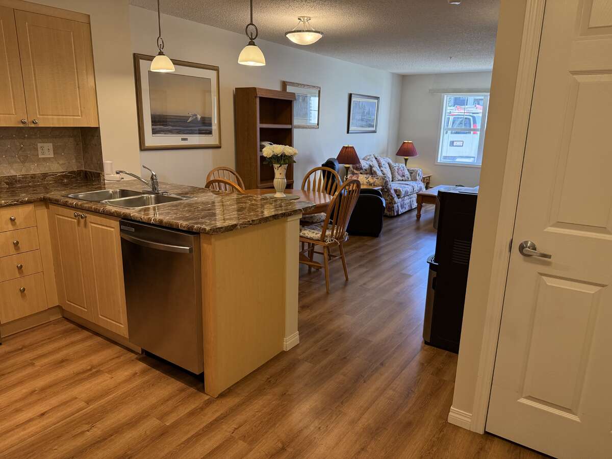 Spacious 1 Bedroom Condo, Amazing Location