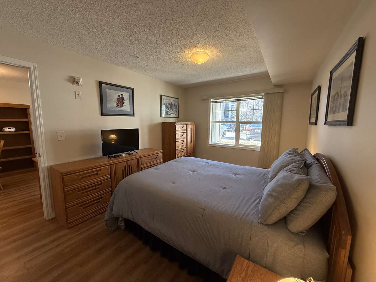 Spacious 1 Bedroom Condo, Amazing Location