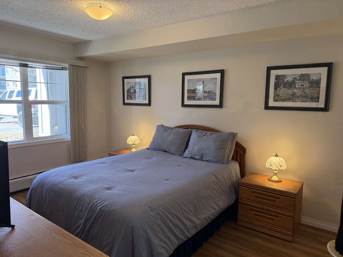 Spacious 1 Bedroom Condo, Amazing Location