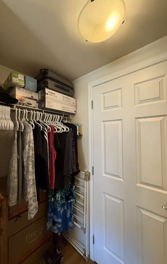 Spacious 1 Bedroom Condo, Amazing Location