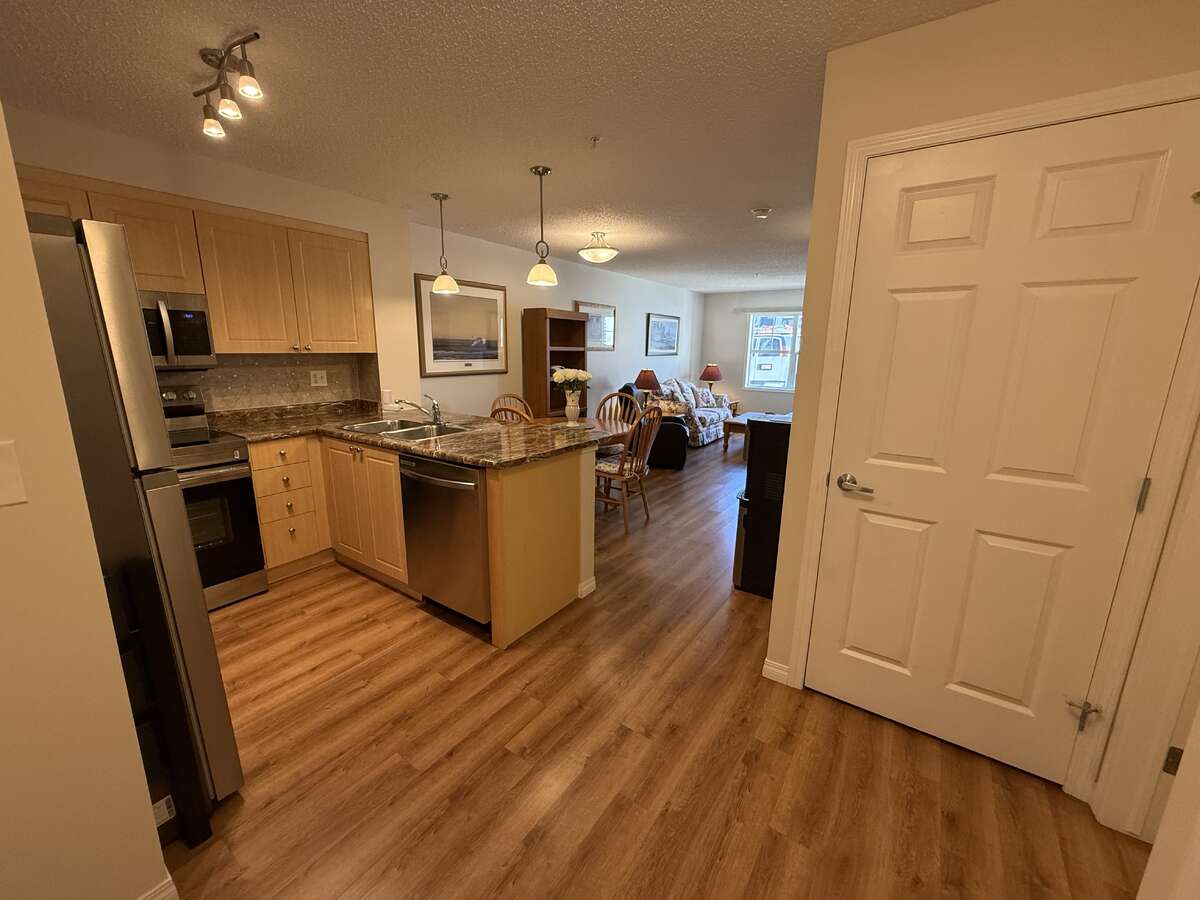 Spacious 1 Bedroom Condo, Amazing Location
