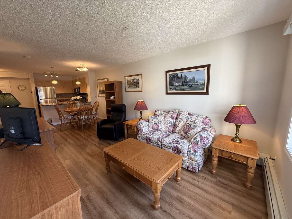 Spacious 1 Bedroom Condo, Amazing Location