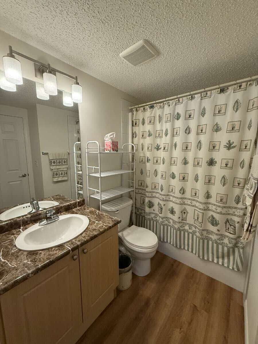 Spacious 1 Bedroom Condo, Amazing Location