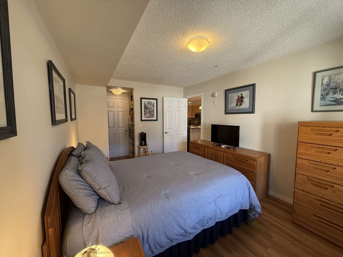 Spacious 1 Bedroom Condo, Amazing Location