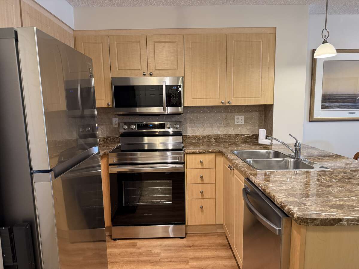 Spacious 1 Bedroom Condo, Amazing Location