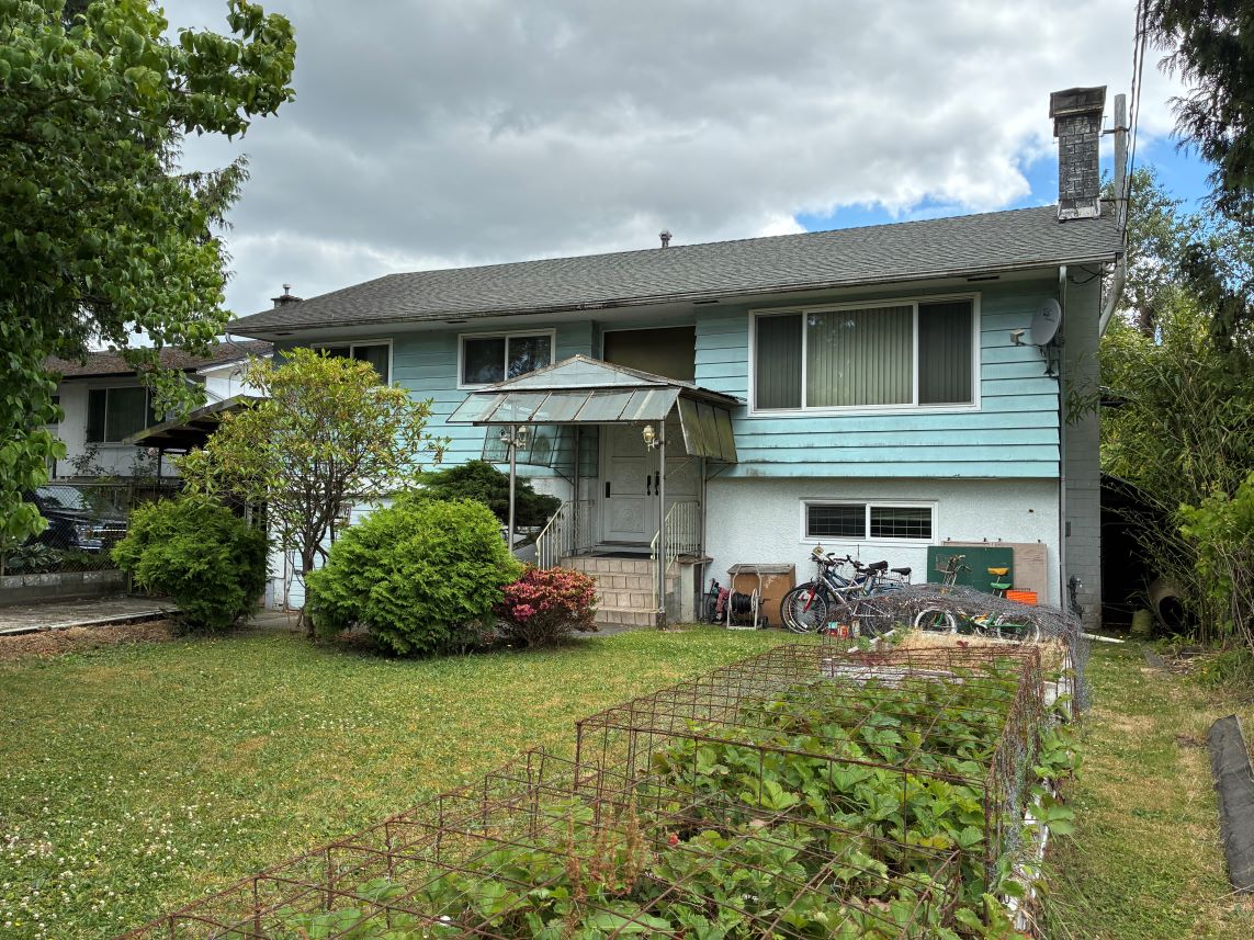 Large flat lot for potential redevelopment