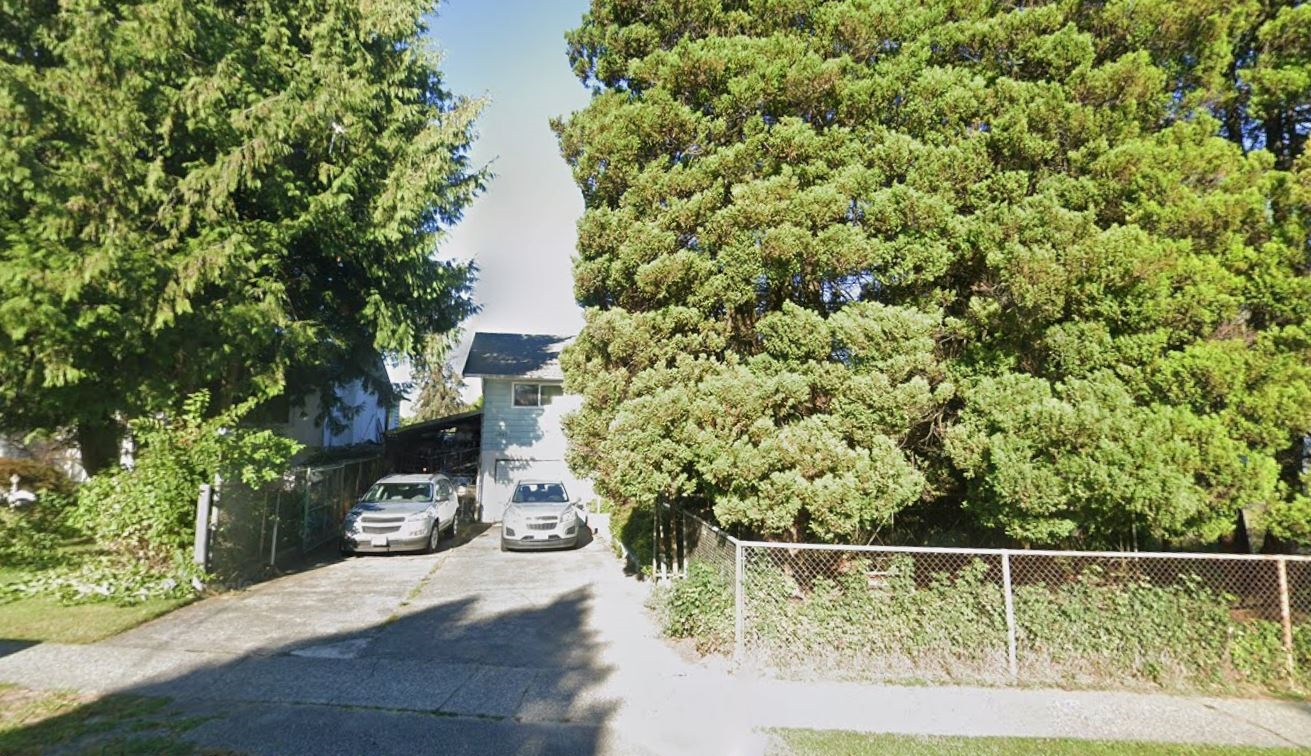 Large flat lot for potential redevelopment