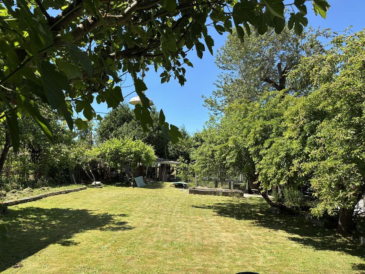 Large flat lot for potential redevelopment