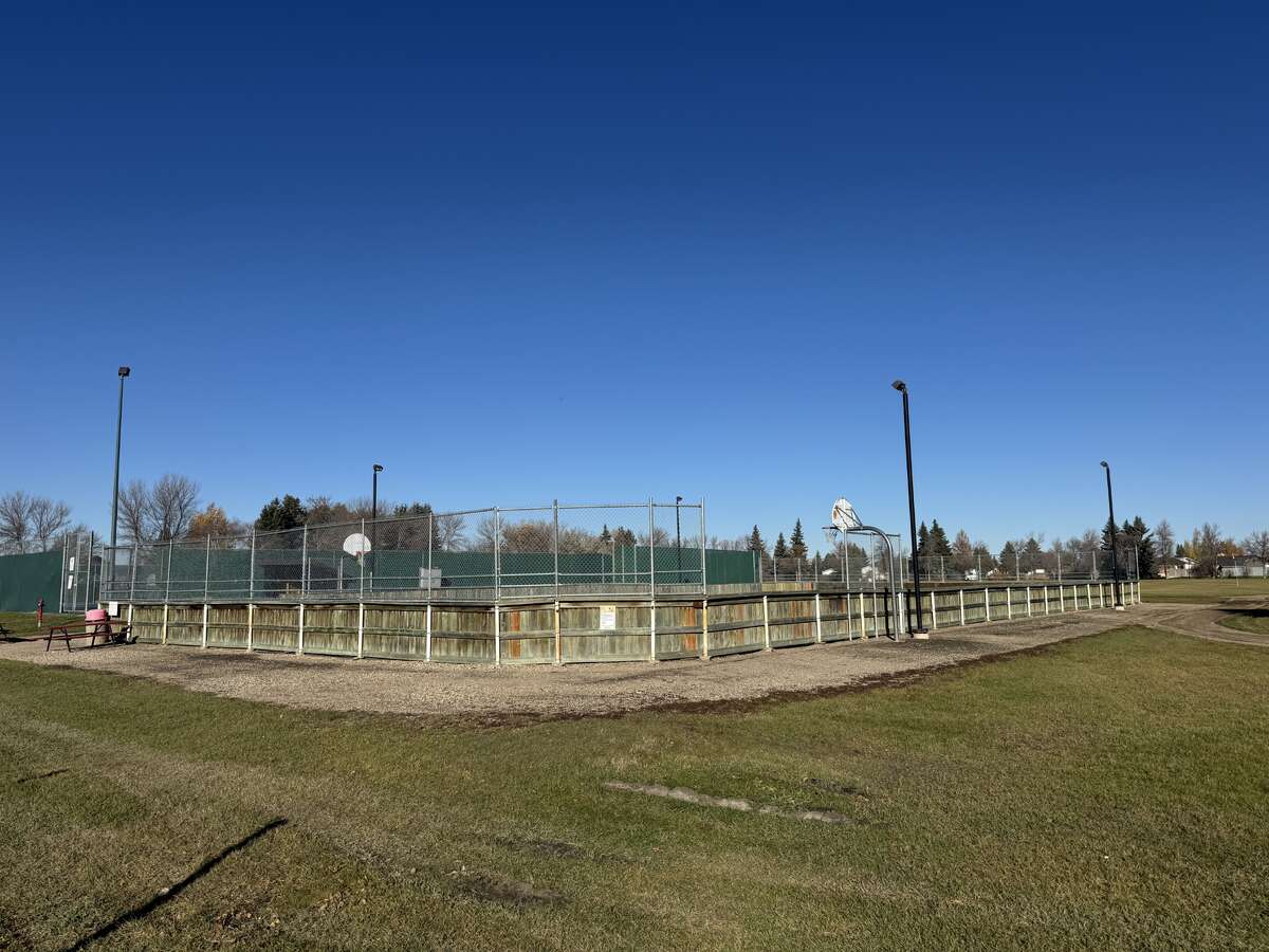 Heritage Heights Park Ice Rink and Basketball Courts - Up for a Skate or Dribble