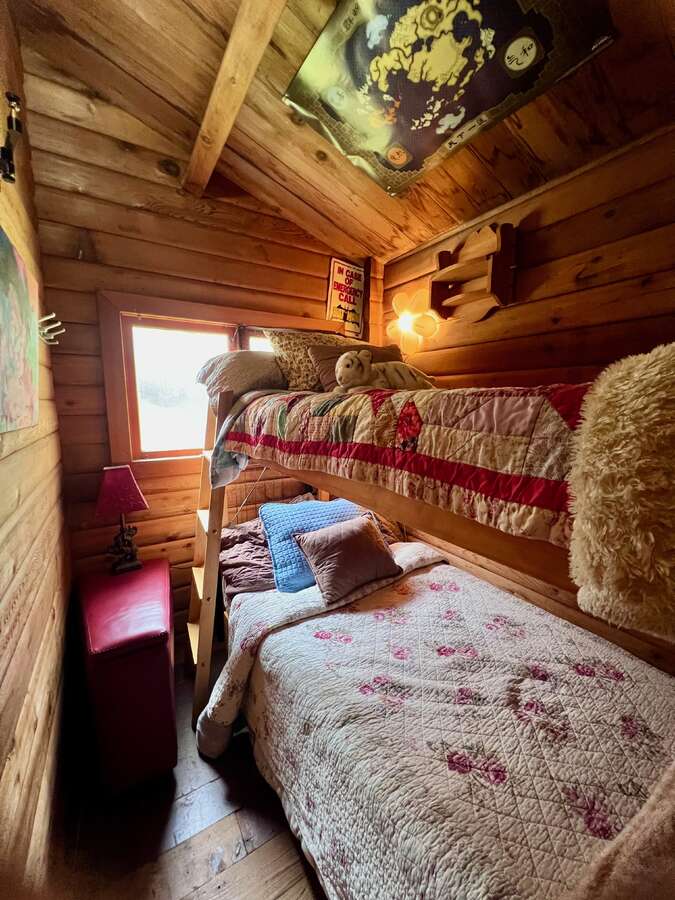 Small bunkbed room