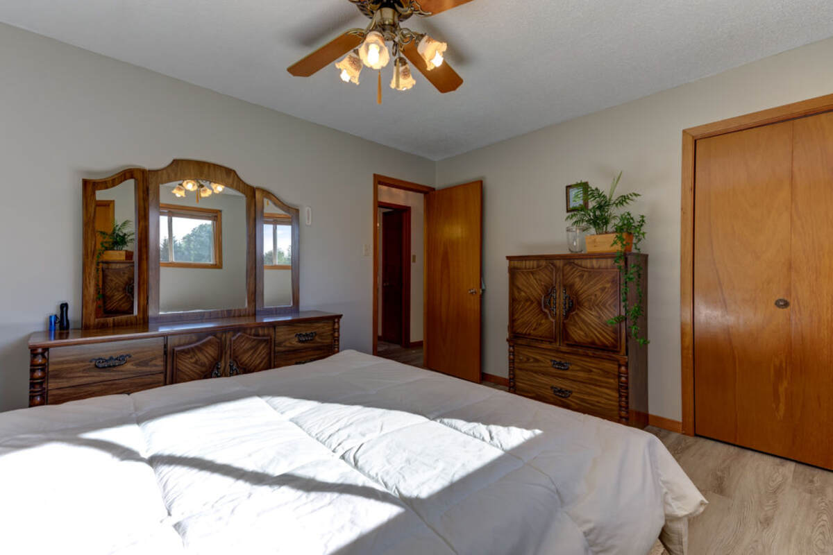 13 Cedar, interior,M Bdrm.