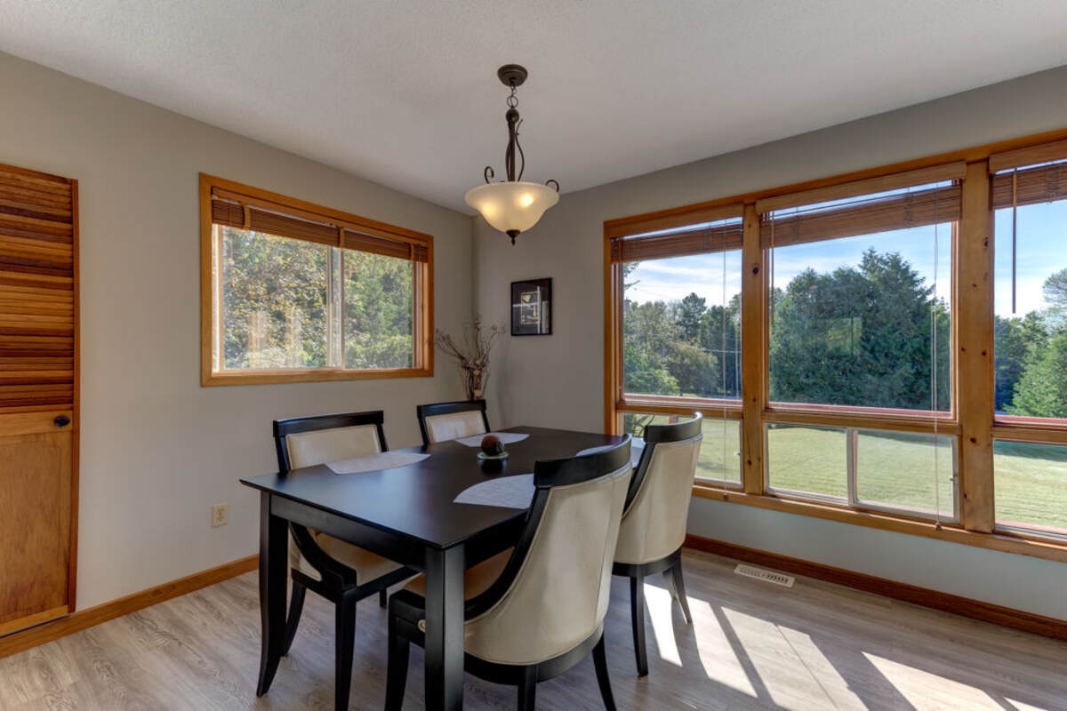 13 Cedar, interior, Dining.