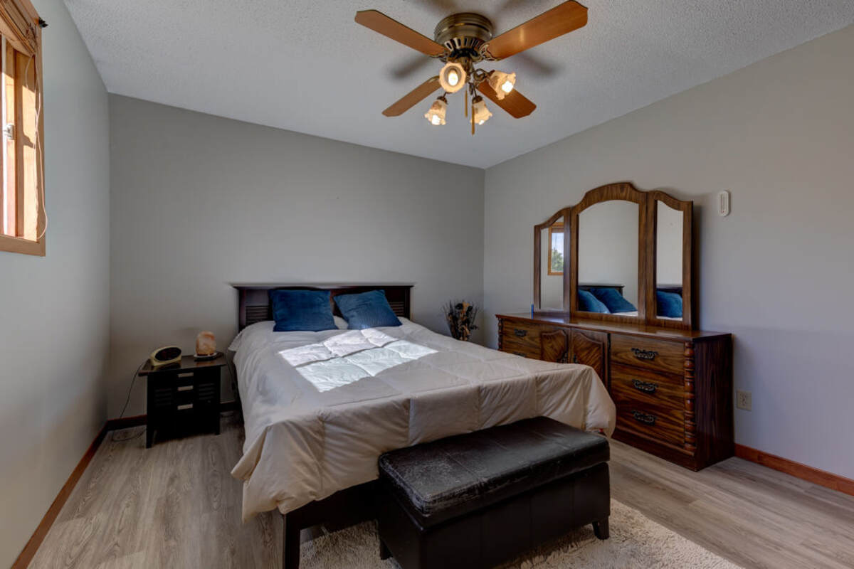 13 Cedar, interior,M Bdrm.