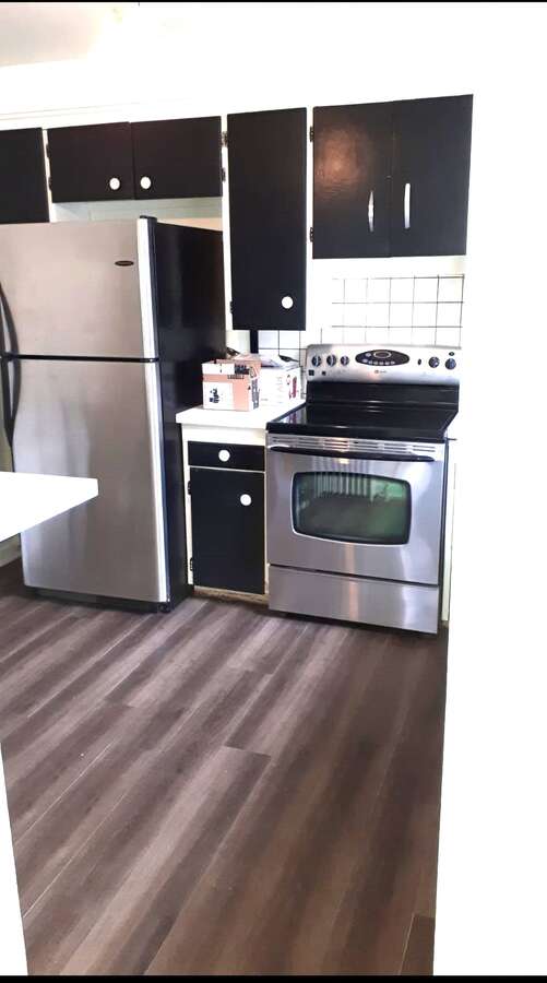 5118 Dundas St W property plaza view