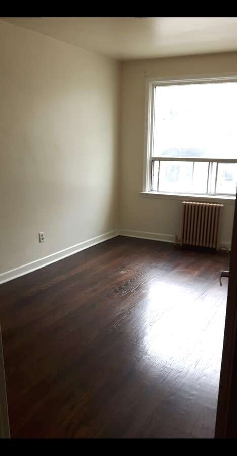 5118 Dundas St W property plaza view