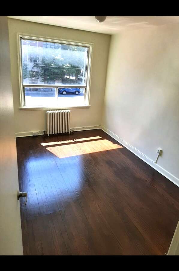 5118 Dundas St W property plaza view